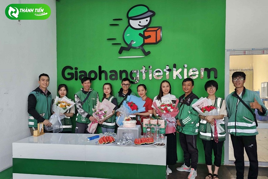 Feedback kh&aacute;ch h&agrave;ng giao h&agrave;ng tiết kiệm