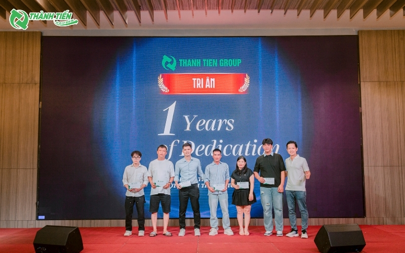 vinh-danh-nhan-vien-thanh-tien-group_(4)