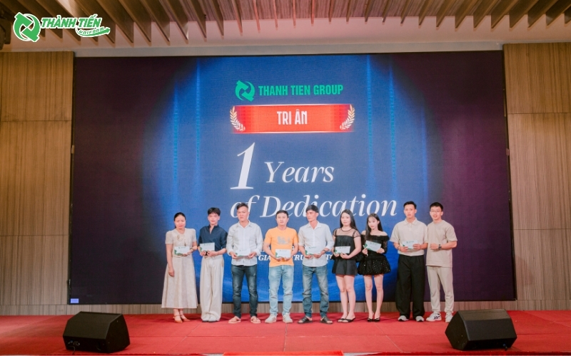 vinh-danh-nhan-vien-thanh-tien-group_(5)